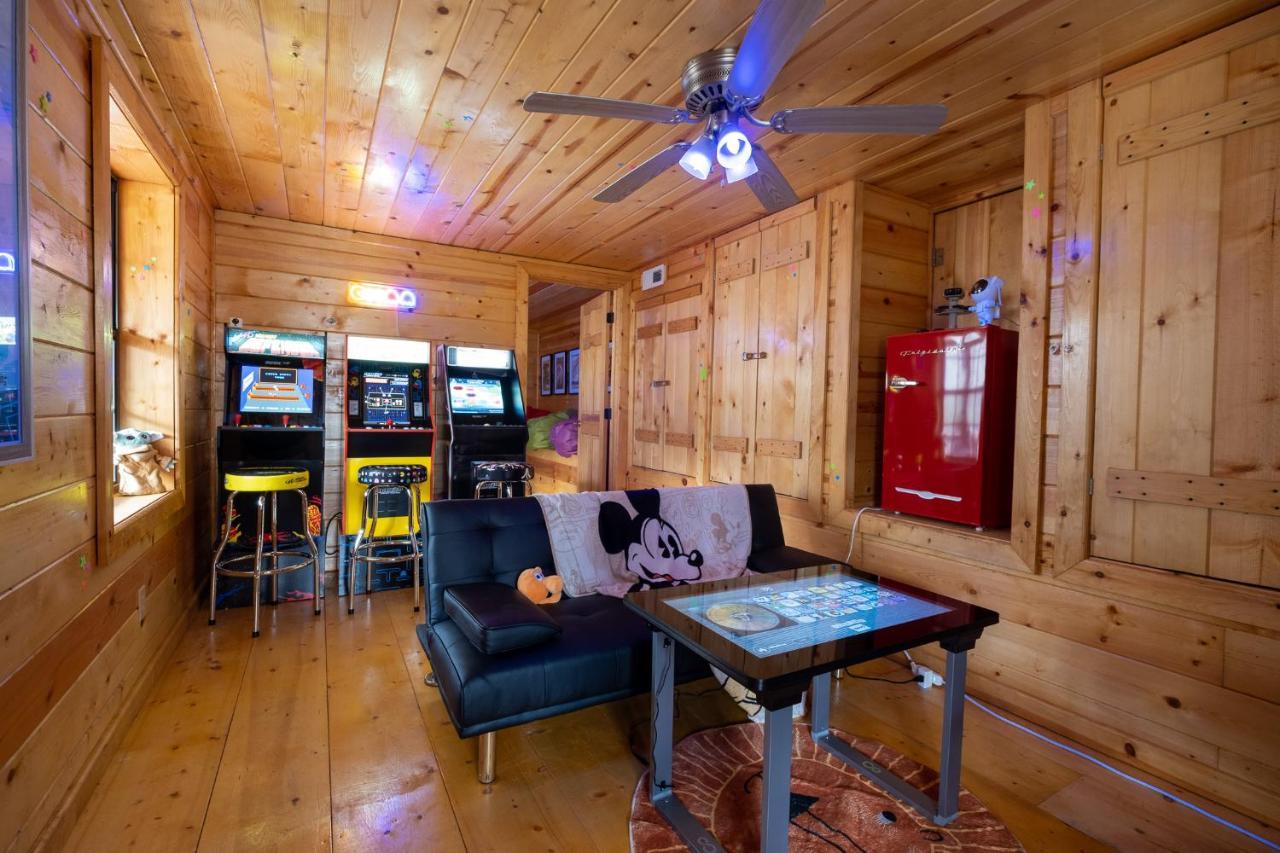 הוילה בלו רידג' Three Dog Night - Pet-Friendly Cabin With Hot Tub מראה חיצוני תמונה